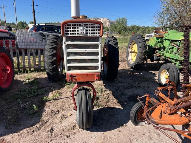 Image of Farmall 560  equipment image 3