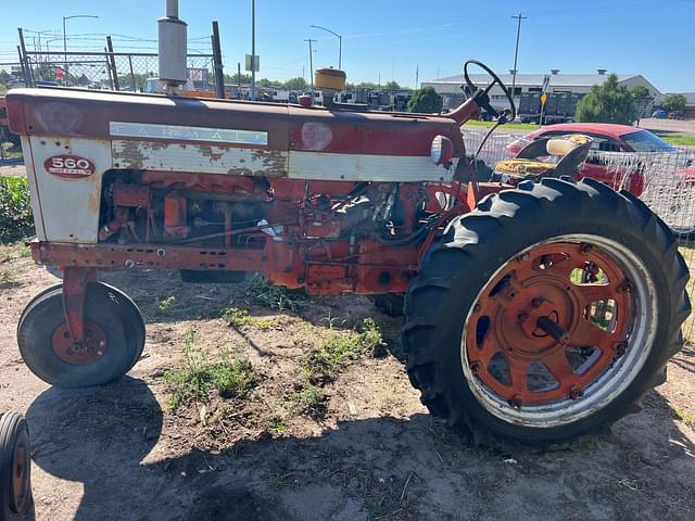 Image of Farmall 560  equipment image 4