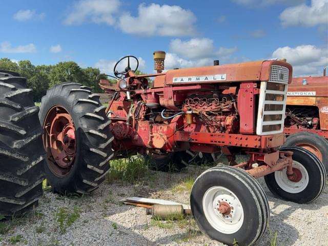 Image of Farmall 560  equipment image 2