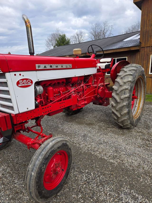 Image of Farmall 560  equipment image 4