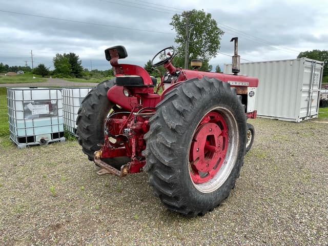 Image of Farmall 560 equipment image 4