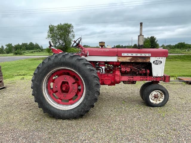 Image of Farmall 560 equipment image 3