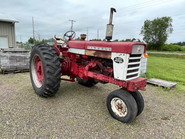 Image of Farmall 560 equipment image 2