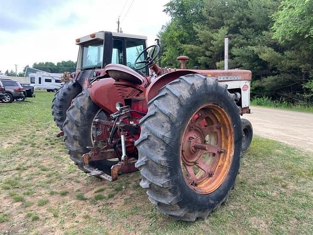 Image of Farmall 560  equipment image 4