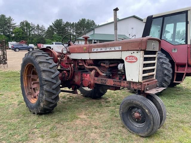 Image of Farmall 560  equipment image 2