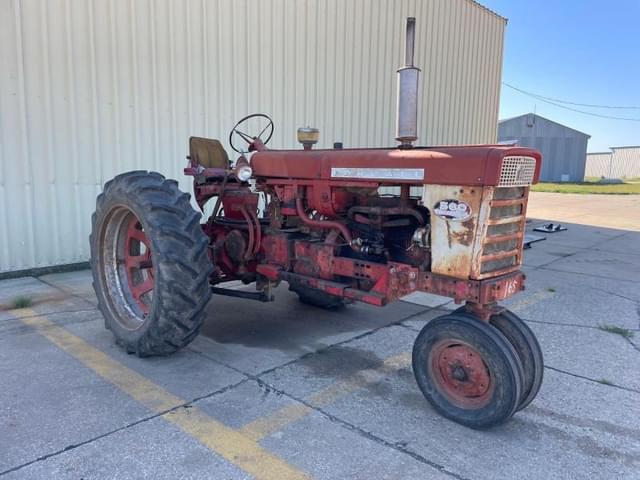 Image of Farmall 560  equipment image 1