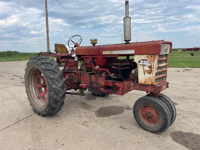 Image of Farmall 560  equipment image 1