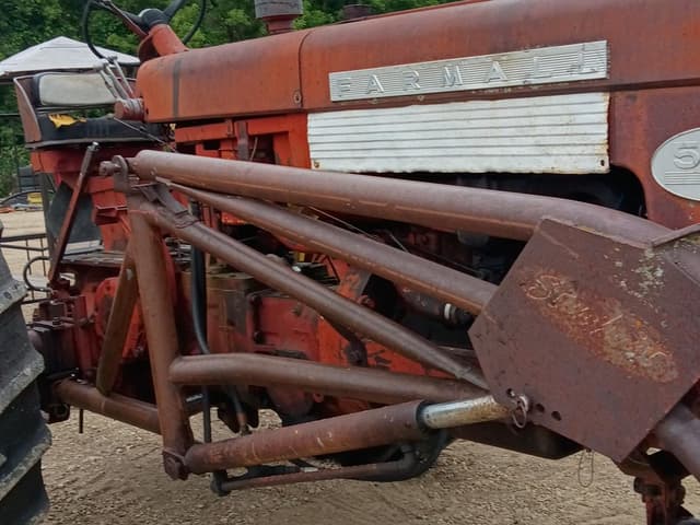Image of Farmall 560  equipment image 4