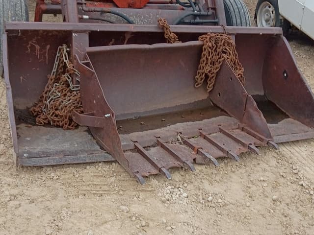 Image of Farmall 560  equipment image 2