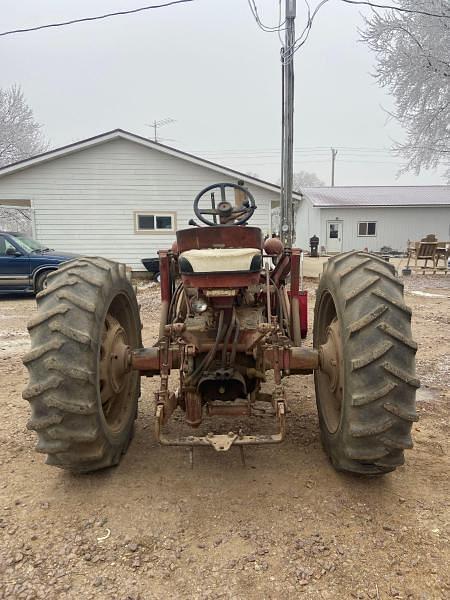 Image of Farmall 560  equipment image 1