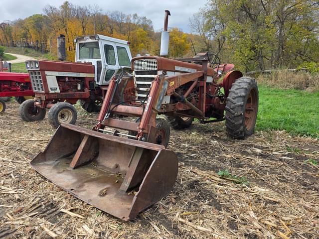 Image of Farmall 560  equipment image 2