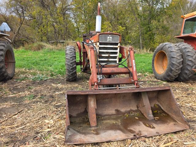 Image of Farmall 560  equipment image 1