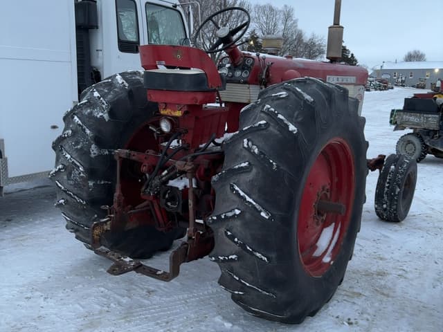 Image of International Harvester 560 equipment image 2