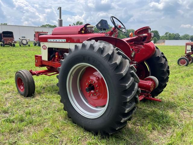 Image of Farmall 560  equipment image 2