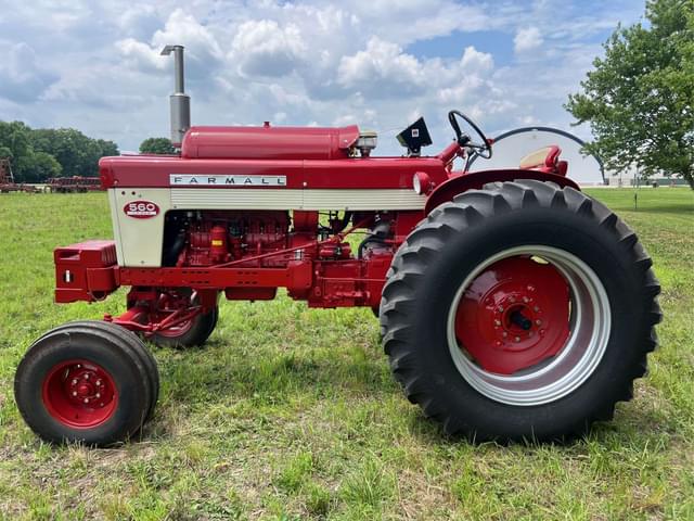 Image of Farmall 560  equipment image 1