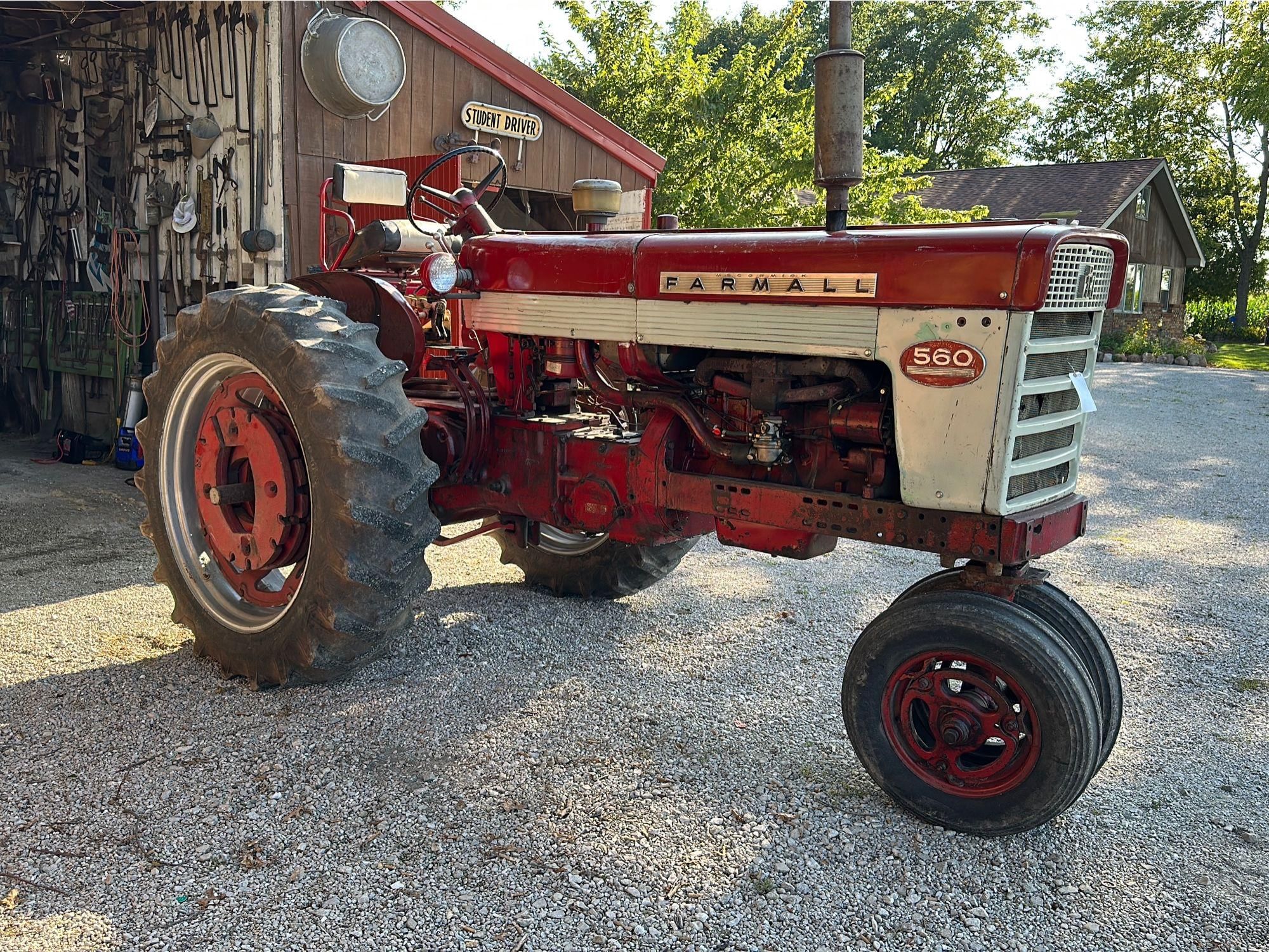 Main image Farmall 560 
