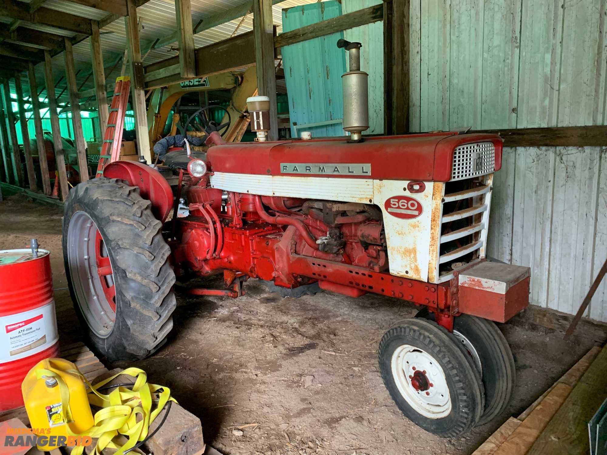 Main image International Harvester 560