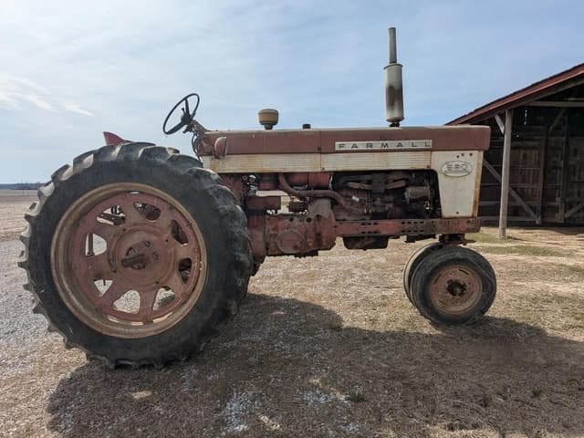 Image of Farmall 560  equipment image 1