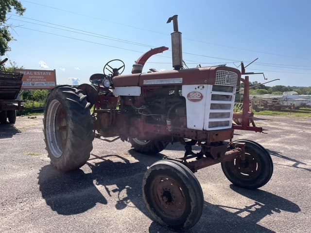 Image of International Harvester 560 equipment image 2