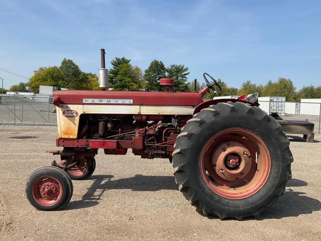 Image of Farmall 560  equipment image 1