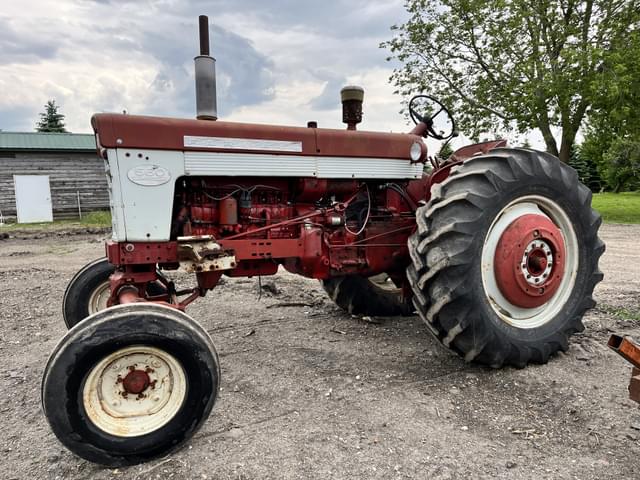 Image of Farmall 560  equipment image 2