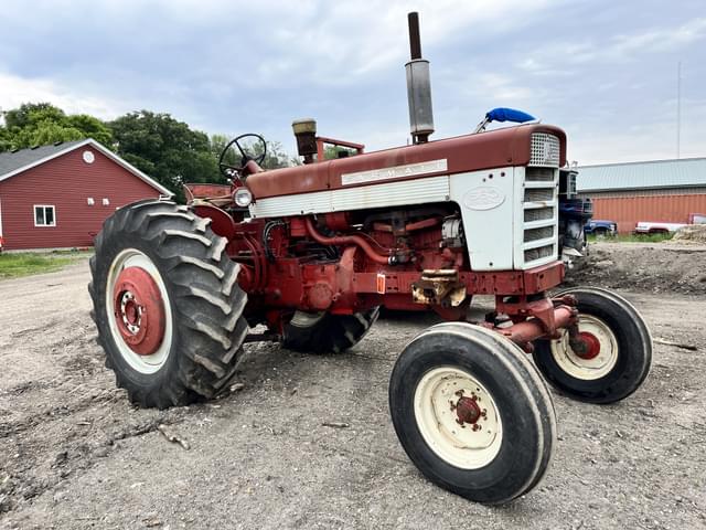 Image of Farmall 560  equipment image 1