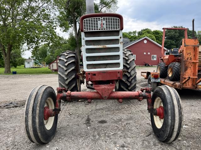 Image of Farmall 560  equipment image 3