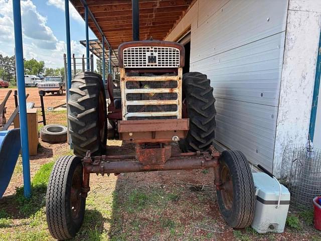Image of Farmall 560  equipment image 2