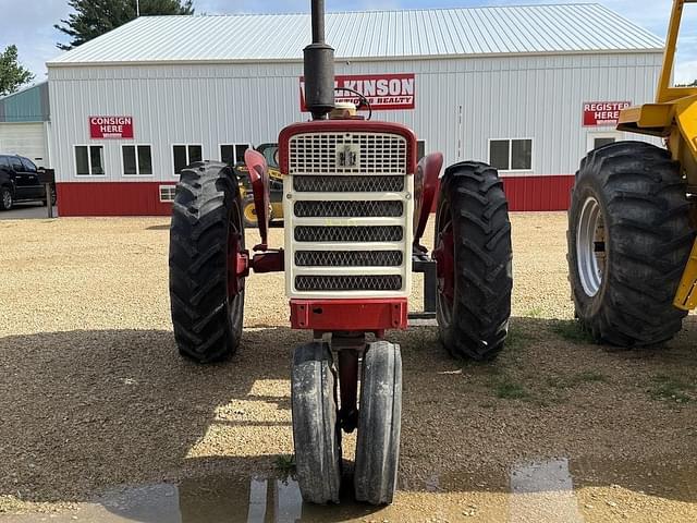 Image of Farmall 560  equipment image 1
