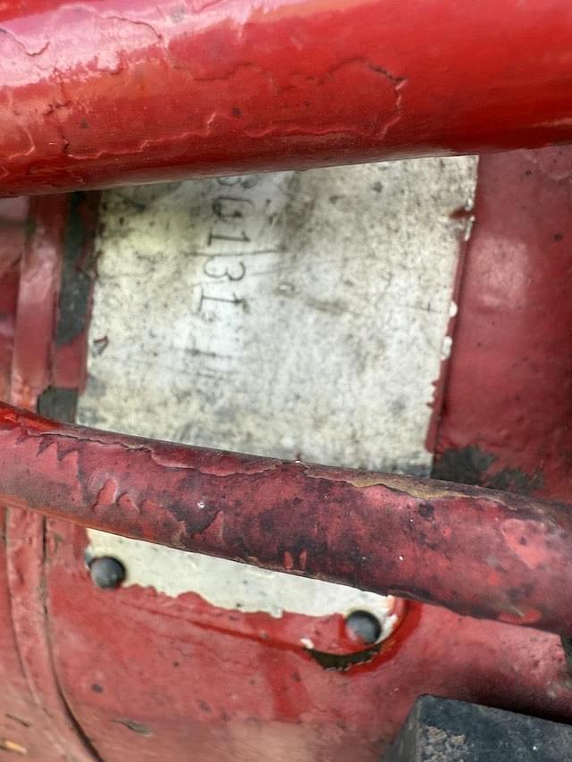 Image of Farmall 560  equipment image 4