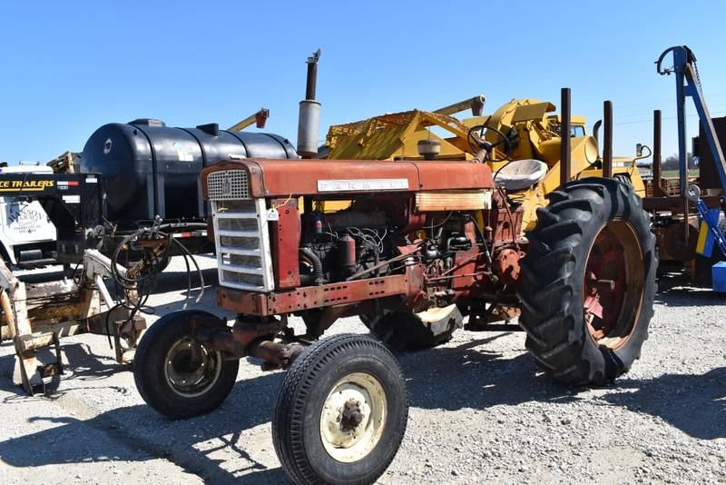 Main image Farmall 560 