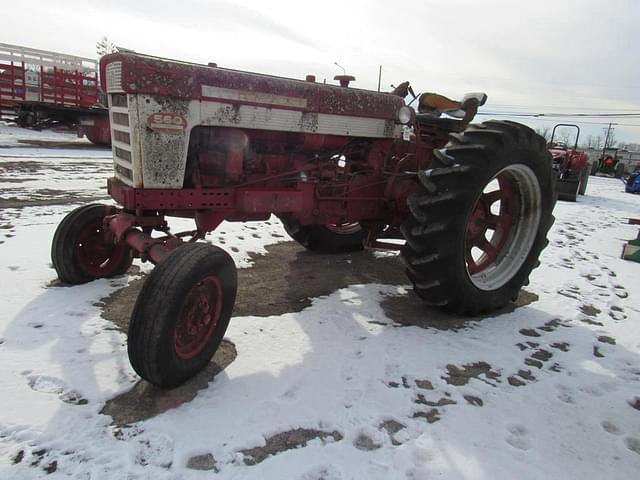 Image of Farmall 560  equipment image 1