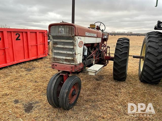 Image of Farmall 560  equipment image 1