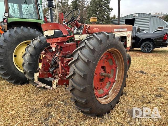 Image of Farmall 560  equipment image 2