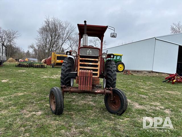 Image of Farmall 560  equipment image 3