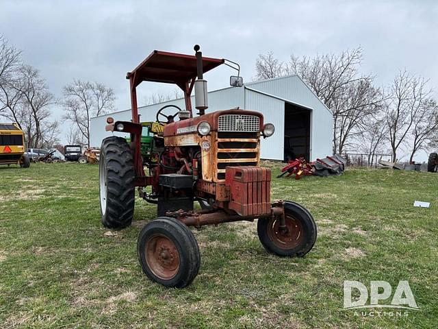Image of Farmall 560  equipment image 4