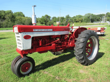 Main image International Harvester 560
