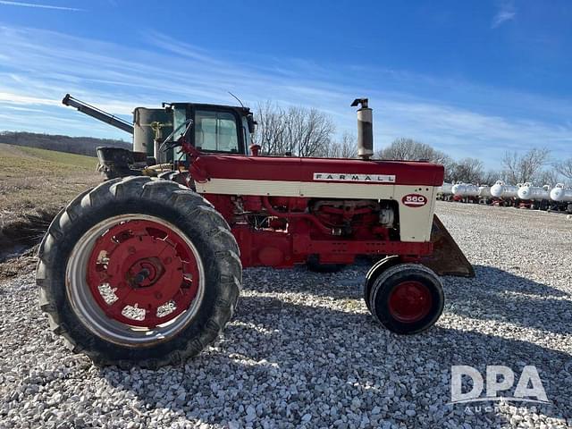 Image of Farmall 560  equipment image 1