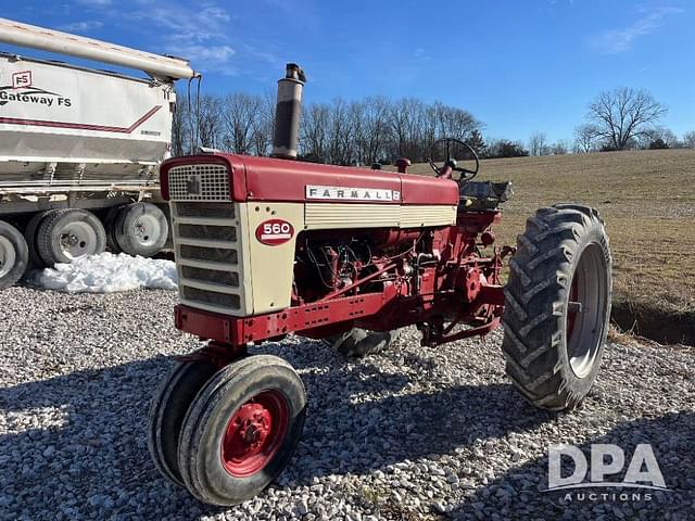 Image of Farmall 560  equipment image 4