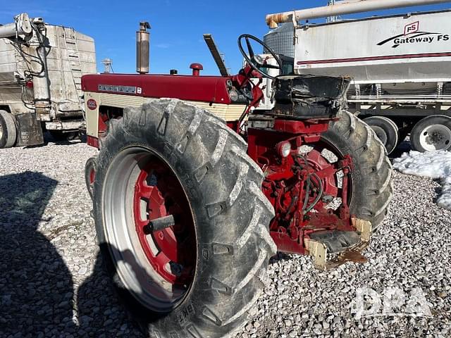 Image of Farmall 560  equipment image 3