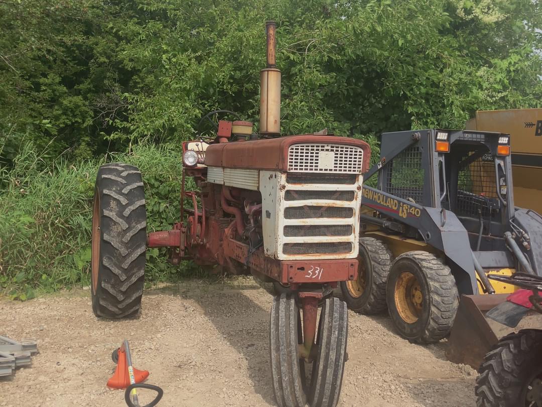 Image of Farmall 560  Primary image
