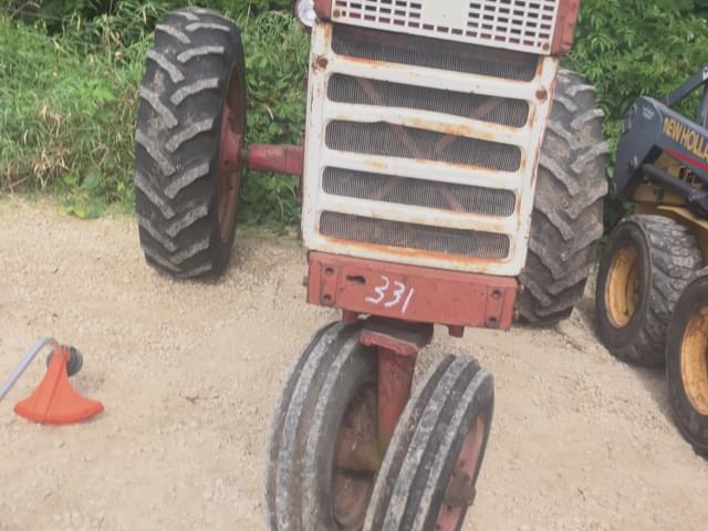 Image of Farmall 560  equipment image 2