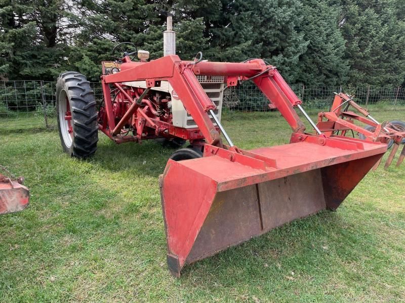 Farmall 560  Equipment Image0