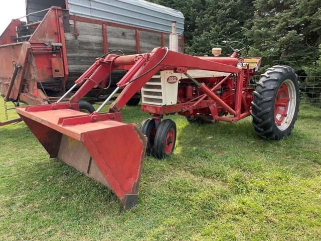 Image of Farmall 560  equipment image 1