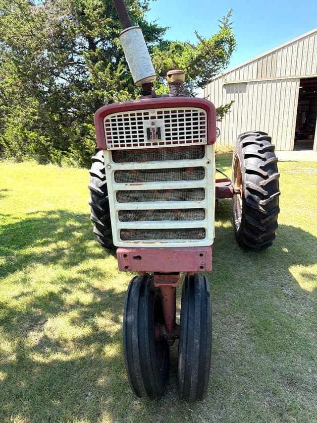 Image of Farmall 560  equipment image 1