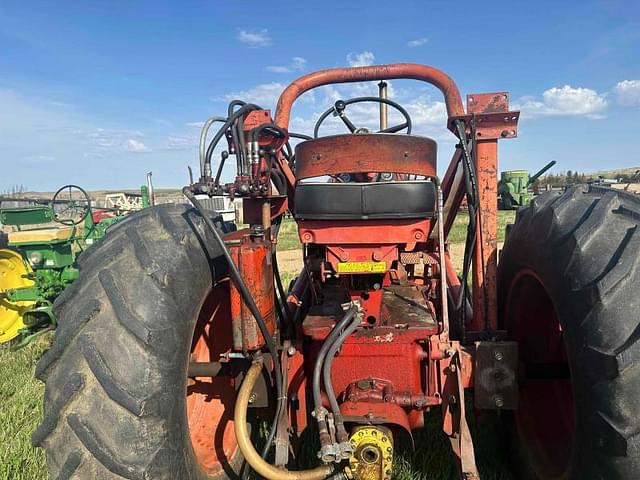 Image of Farmall 560  equipment image 4