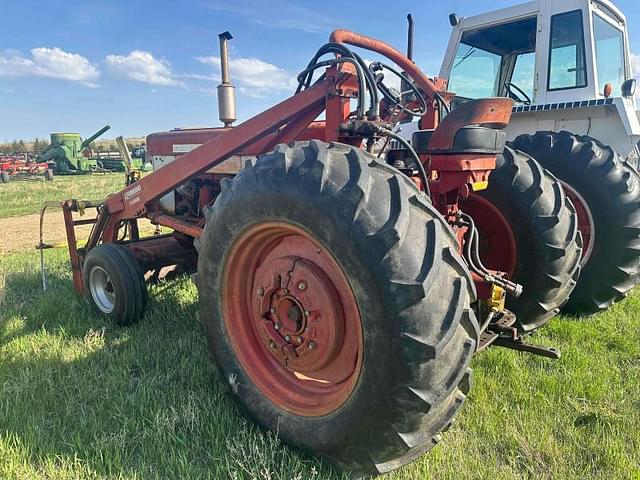 Image of Farmall 560  equipment image 2