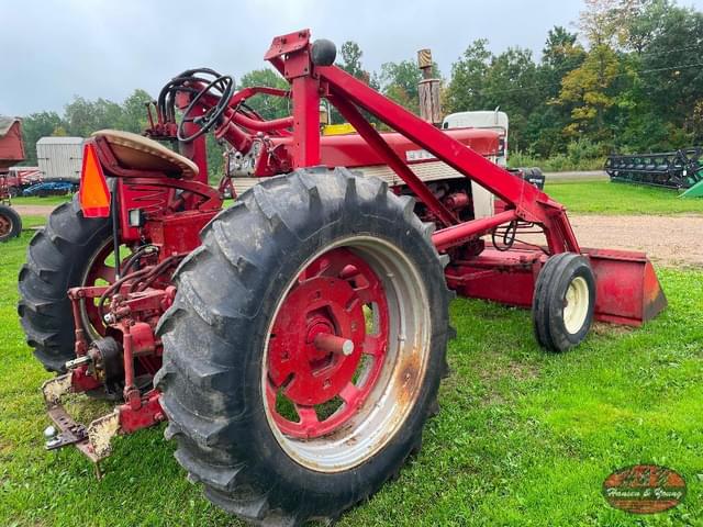 Image of Farmall 560  equipment image 4