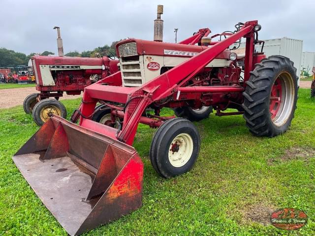 Image of Farmall 560  equipment image 2