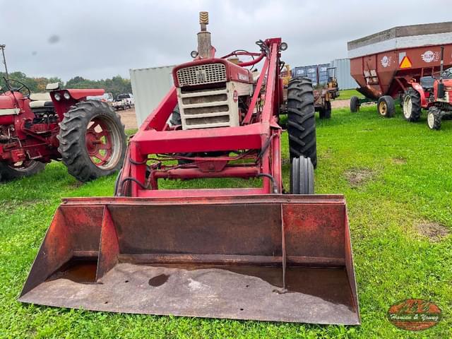 Image of Farmall 560  equipment image 1